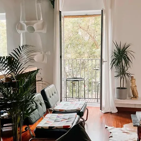 Artsy-stylish In The Heart Of Apartment *