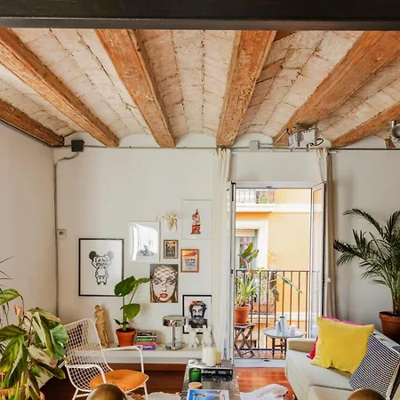 Artsy-stylish In The Heart Of Apartment Barcelona