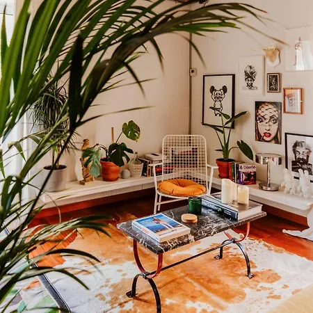 Artsy-stylish In The Heart Of Apartment Barcelona