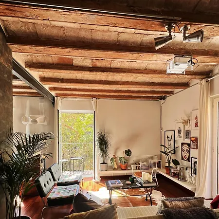 Artsy-stylish In The Heart Of Apartment *